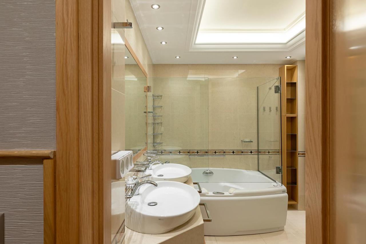Vouliagmeni'S Elegance By Acropolis Suites Atina Dış mekan fotoğraf