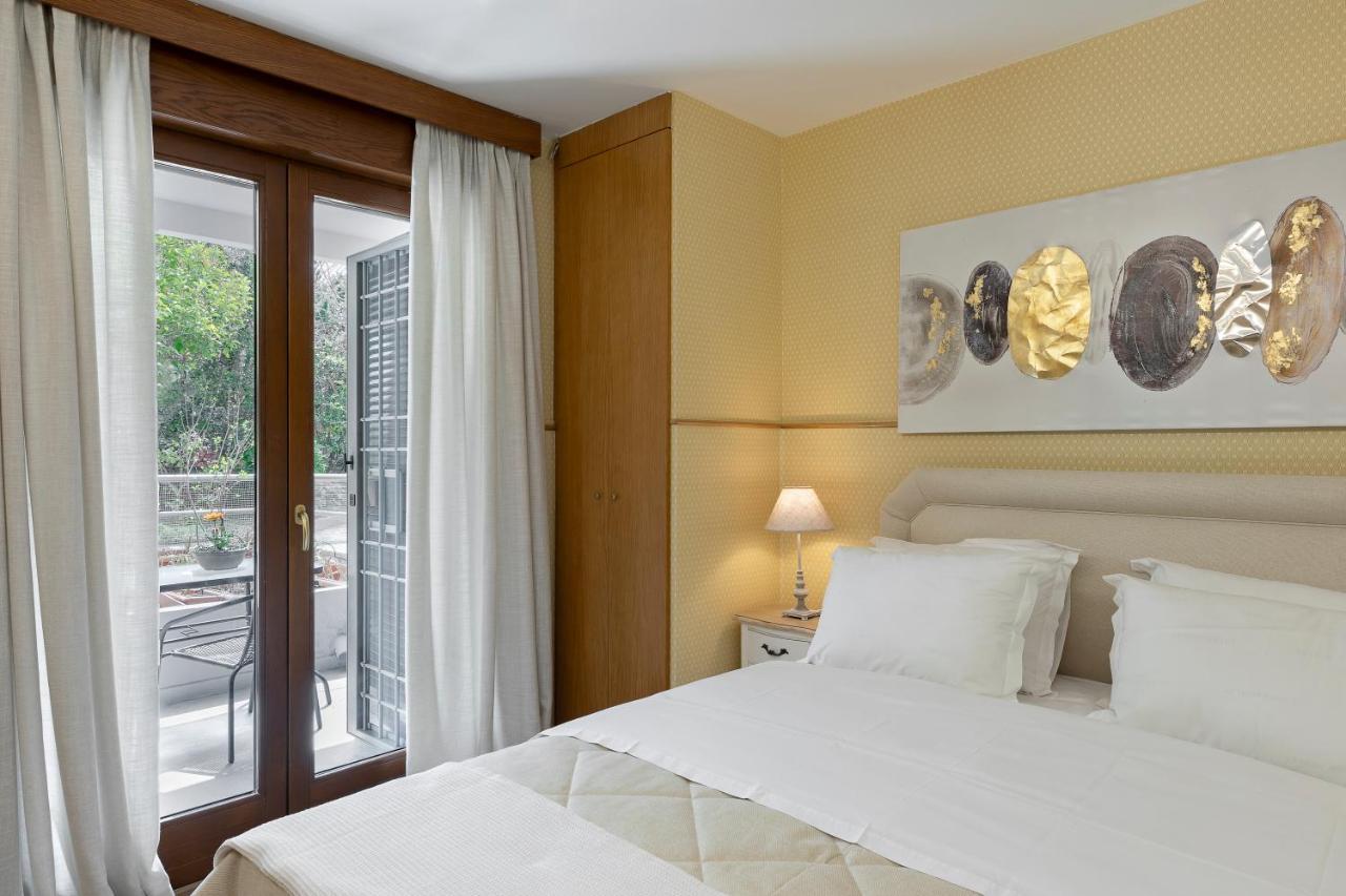 Vouliagmeni'S Elegance By Acropolis Suites Atina Dış mekan fotoğraf